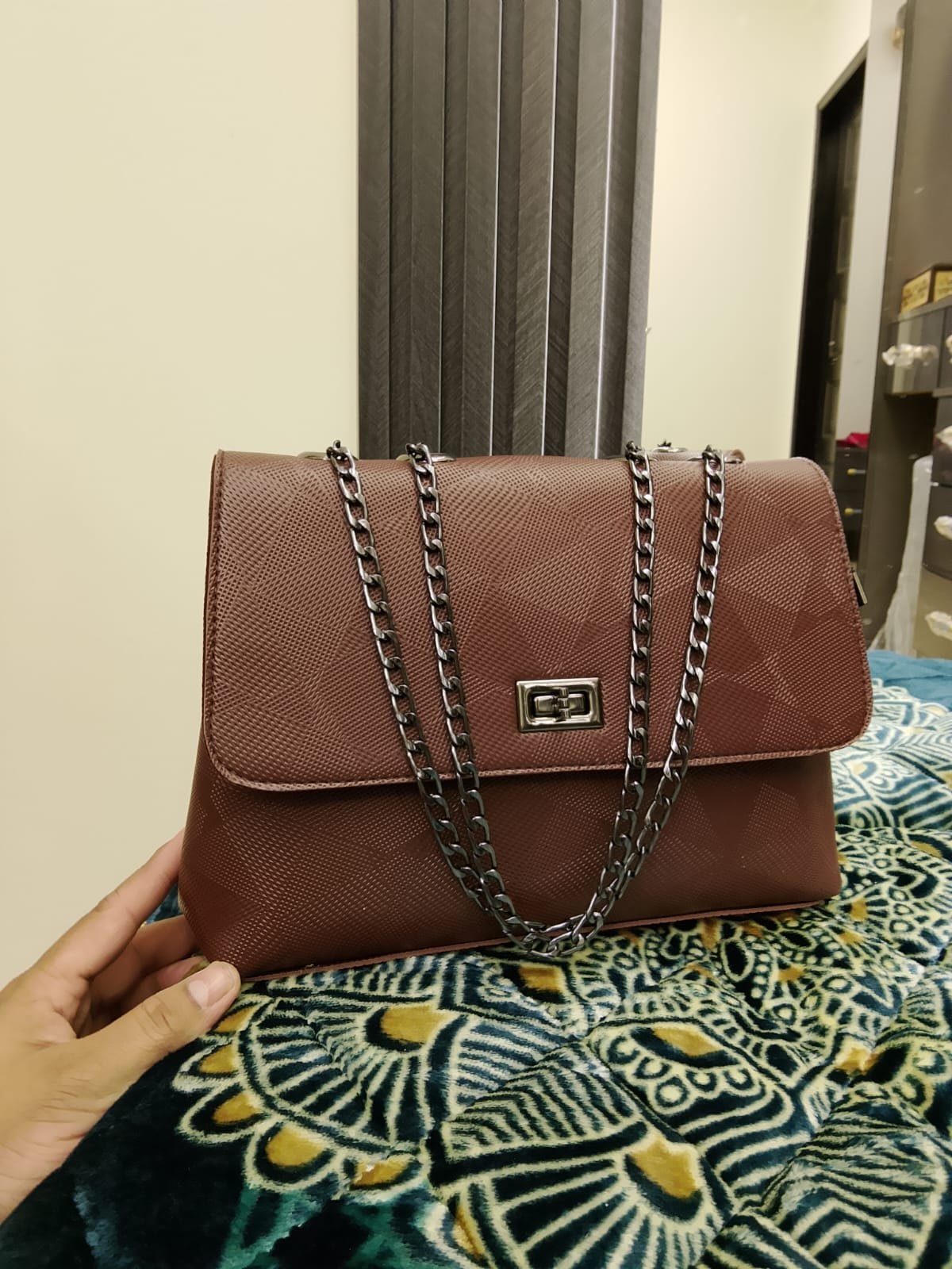 Cocoa Chain Flap